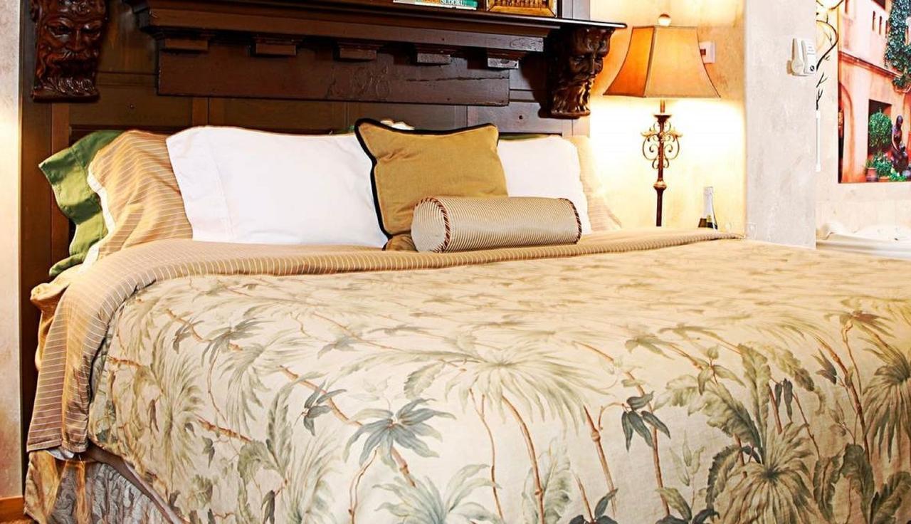 Prairieside Suites Luxury Bed & Breakfast Грандвилл Экстерьер фото