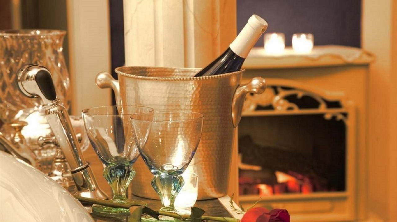 Prairieside Suites Luxury Bed & Breakfast Грандвилл Экстерьер фото